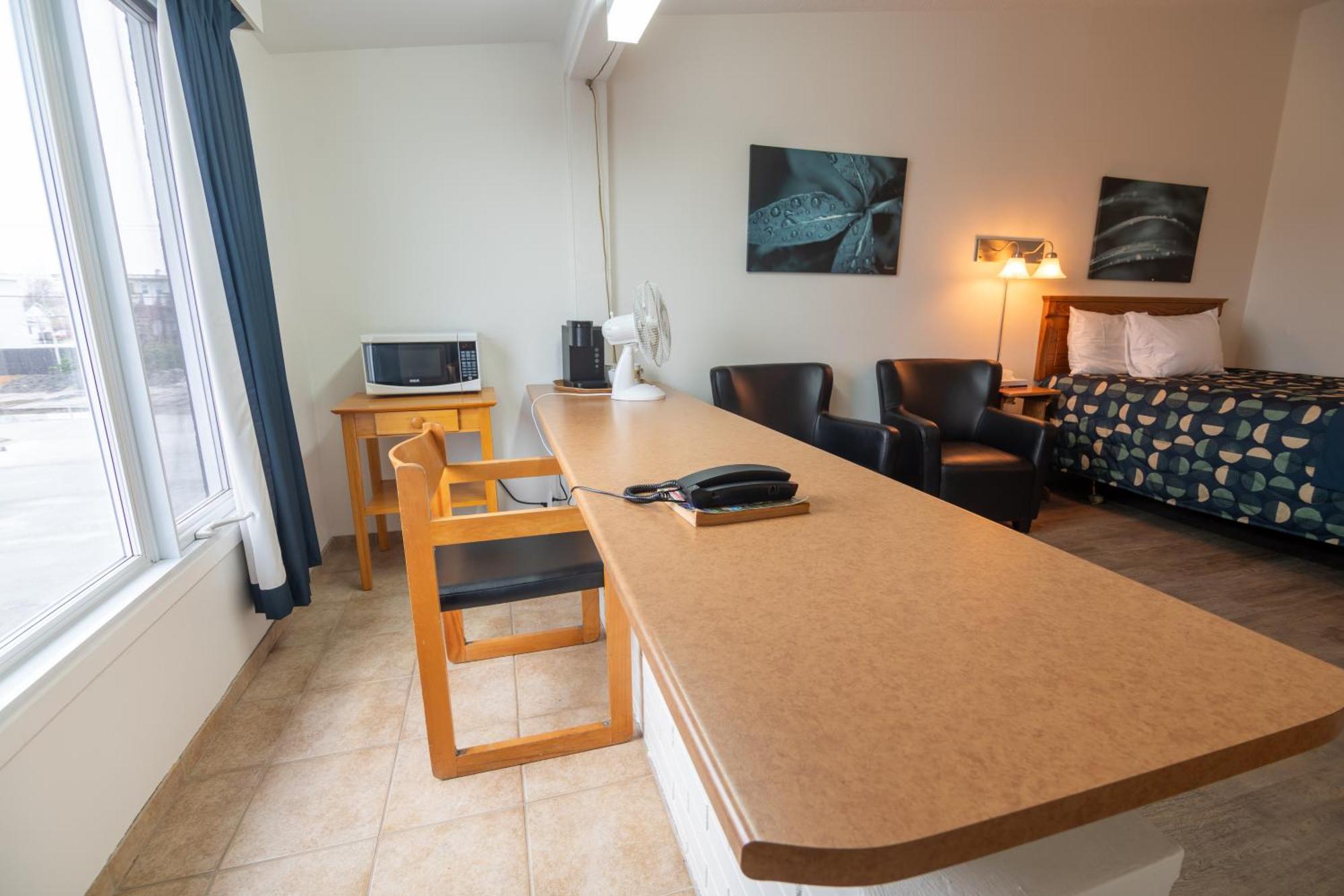 Hotel Les Mouettes Sept lles Bagian luar foto